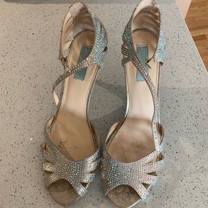Betsy Johnson rhinestone heels sz 11